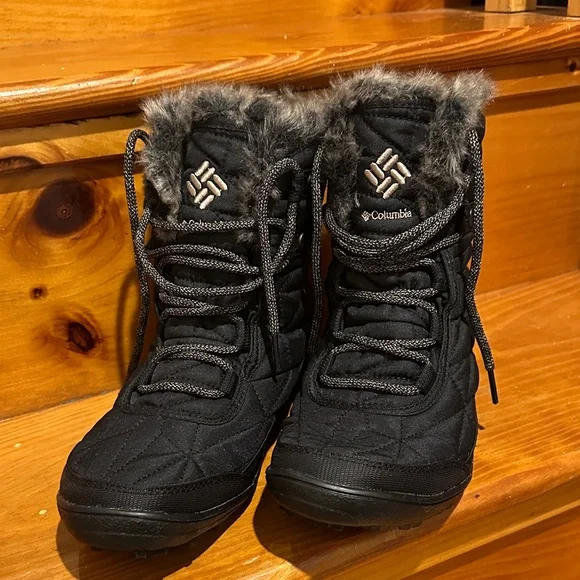 Columbia Black Quilted Boots with Faux Fur - Picture 1 of 5